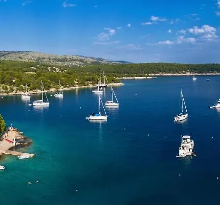 Lct Mamako * Milna (Brac)