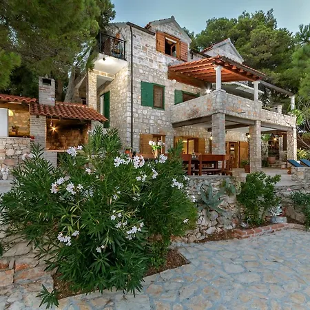 Lct Mamako Villa Milna (Brac)