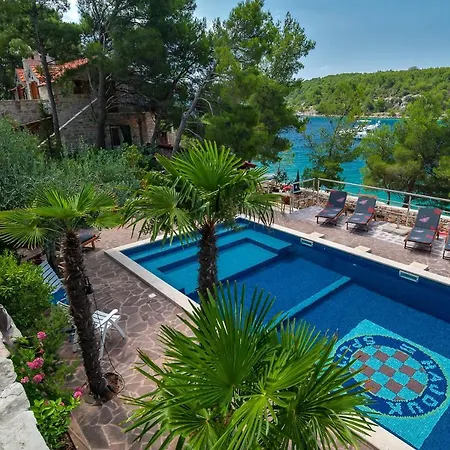Lct Mamako Villa Milna (Brac)